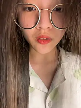 Snapshot of Krixxi22 chatting on November 15, 2025, 7:29 pm Krixxi22 online show from November 15, 2025, 7:29 pm