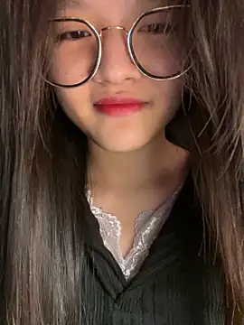 Snapshot of Krixxi22 chatting on November 19, 2025, 3:56 pm Krixxi22 online show from November 19, 2025, 3:56 pm