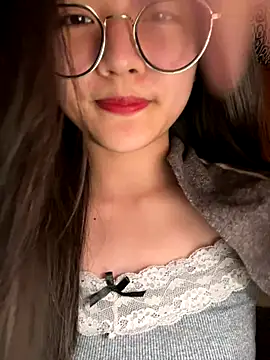 Snapshot of Krixxi22 chatting on November 9, 2025, 4:44 pm Krixxi22 online show from November 9, 2025, 4:44 pm