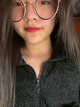 Snapshot of Krixxi22 chatting on December 15, 2025, 4:02 pm Krixxi22 online show from December 15, 2025, 4:02 pm