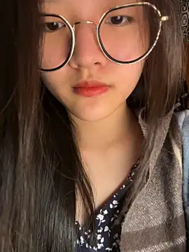 Snapshot of Krixxi22 chatting on November 8, 2025, 2:31 pm Krixxi22 online show from November 8, 2025, 2:31 pm