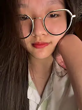 Snapshot of Krixxi22 chatting on October 31, 2025, 2:57 pm Krixxi22 online show from October 31, 2025, 2:57 pm