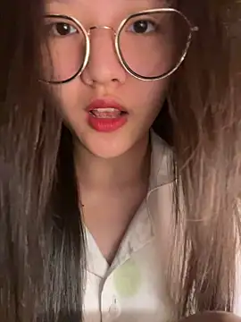 Snapshot of Krixxi22 chatting on November 10, 2025, 2:22 pm Krixxi22 online show from November 10, 2025, 2:22 pm