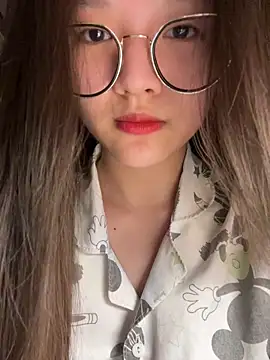 Snapshot of Krixxi22 chatting on October 29, 2025, 1:21 pm Krixxi22 online show from October 29, 2025, 1:21 pm