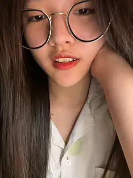 Snapshot of Krixxi22 chatting on November 20, 2025, 2:29 pm Krixxi22 online show from November 20, 2025, 2:29 pm