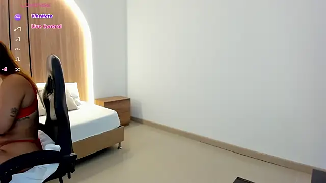 zoe danae  online show from April 21, 2026, 12:45 pm