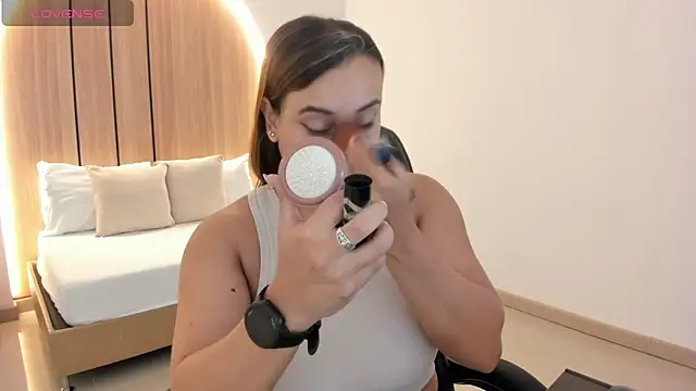 zoe danae  online show from April 8, 2026, 12:28 pm