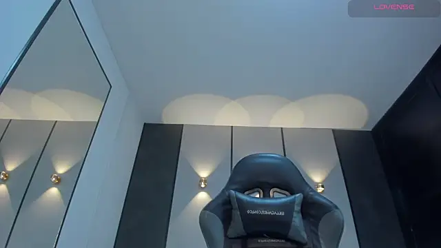 cloe yeraldy  online show from September 19, 2025, 2:26 am