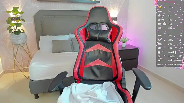 cloe yeraldy  online show from December 20, 2025, 2:58 am