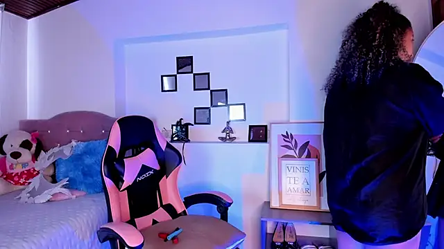 Kenia tompson01 online show from September 10, 2025, 5:56 pm