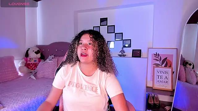 Kenia tompson01 online show from September 24, 2025, 5:19 pm