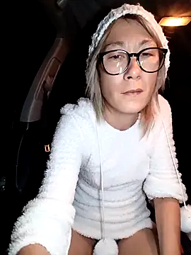 Snapshot of Timide_girl2 chatting on December 16, 2025, 5:33 am Timide girl2 online show from December 16, 2025, 5:33 am