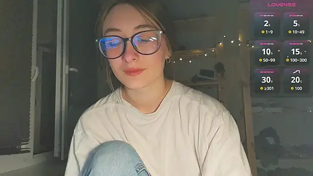 Snapshot of monlight__dana chatting on October 29, 2025, 5:45 pm monlight  dana online show from October 29, 2025, 5:45 pm