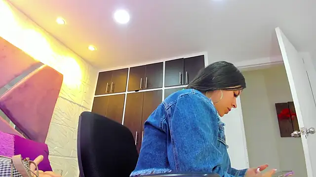 Charlotte Ice1 online show from March 12, 2025, 3:18 pm