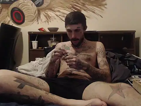 Snapshot of hungandtatted666 chatting on December 27, 2024, 9:28 am hungandtatted666 online show from December 27, 2024, 9:28 am