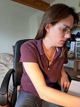 SpiceLea online show from March 4, 2025, 12:44 pm