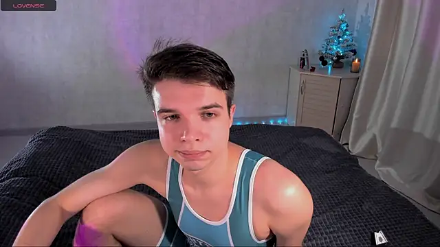 Snapshot of tailer_ chatting on December 19, 2025, 7:49 pm tailer online show from December 19, 2025, 7:49 pm