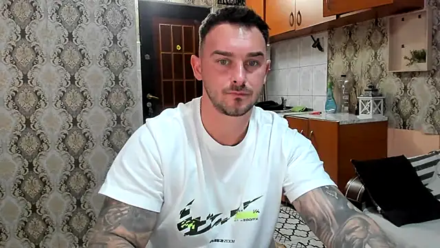 Snapshot of Jonmusclemaster chatting on November 10, 2025, 10:26 pm Jonmusclemaster online show from November 10, 2025, 10:26 pm