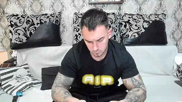 Snapshot of Jonmusclemaster chatting on November 13, 2025, 8:13 pm Jonmusclemaster online show from November 13, 2025, 8:13 pm