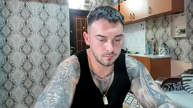 Snapshot of Jonmusclemaster chatting on November 17, 2025, 8:24 pm Jonmusclemaster online show from November 17, 2025, 8:24 pm