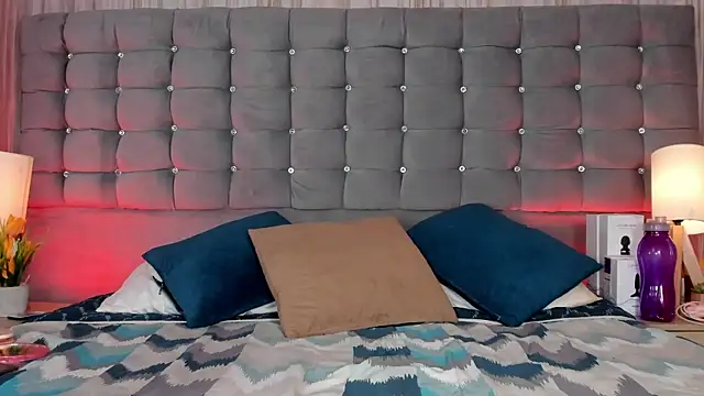 Poacahontasfg online show from October 25, 2025, 4:11 am