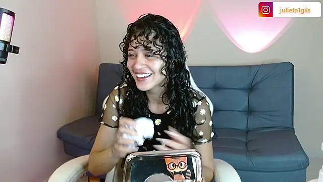 Juliet dolce online show from October 31, 2025, 9:11 pm