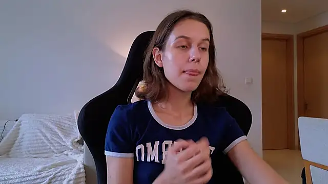 VanessaBayer2 online show from December 29, 2024, 1:45 am