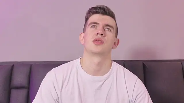 MikaelSlow online show from April 13, 2026, 7:07 pm