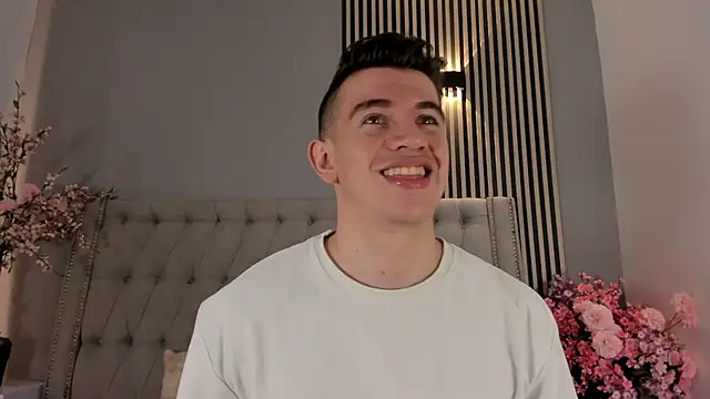 MikaelSlow online show from December 1, 2025, 7:48 pm