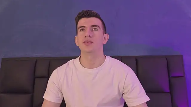 MikaelSlow online show from March 22, 2026, 4:27 am