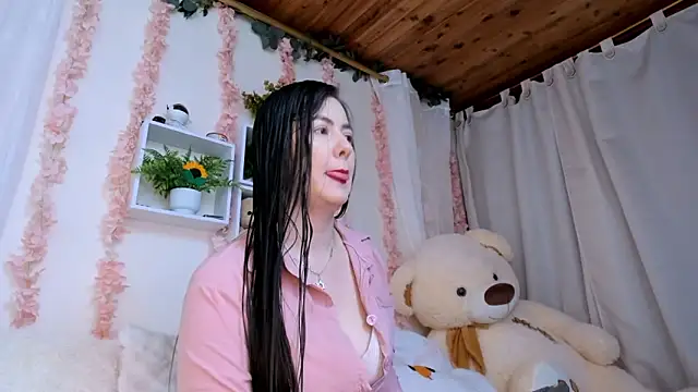 Idara and Edahi01 online show from January 6, 2026, 1:15 pm