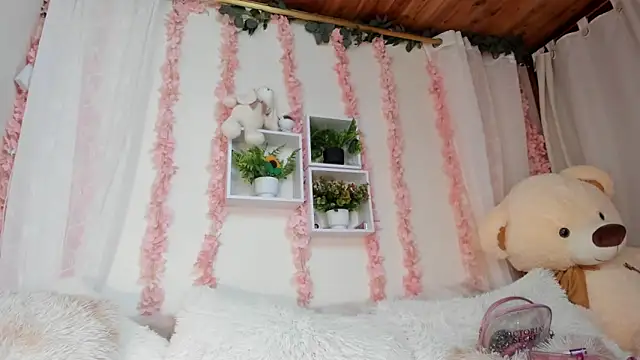 Snapshot of Idara_and_Edahi01 chatting on November 21, 2025, 3:44 pm Idara and Edahi01 online show from November 21, 2025, 3:44 pm