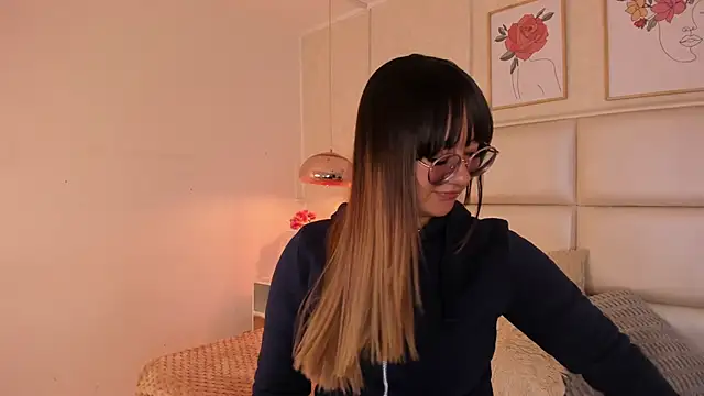 Aily Yozuko online show from April 23, 2026, 2:40 am