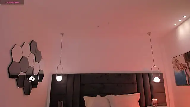 CarolineGraceX online show from November 1, 2025, 11:15 am