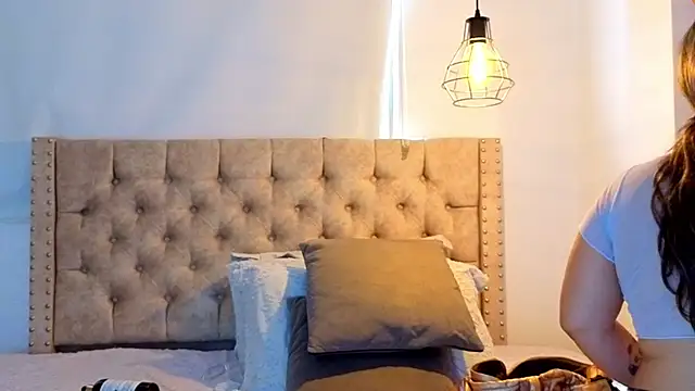 Anya Texas online show from February 18, 2026, 7:54 pm