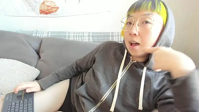 luxgray online show from February 13, 2026, 8:09 pm