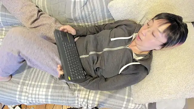 luxgray online show from October 16, 2025, 1:03 am