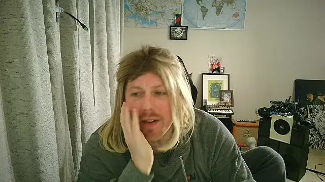 Snapshot of Rock_Pierce chatting on January 6, 2026, 11:42 pm Rock Pierce online show from January 6, 2026, 11:42 pm