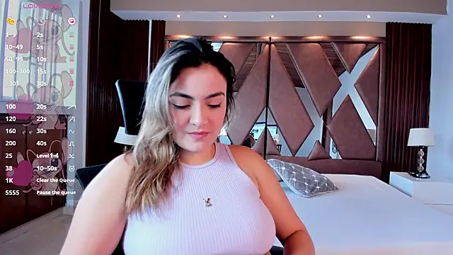 IsabellaaJoness online show from April 18, 2026, 11:45 am