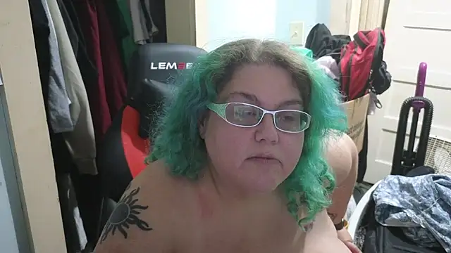 Snapshot of EmberCum chatting on November 26, 2025, 10:32 pm EmberCum online show from November 26, 2025, 10:32 pm