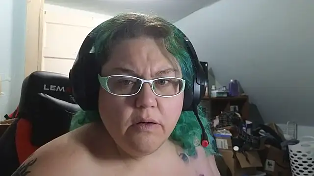 Snapshot of EmberCum chatting on November 6, 2025, 8:29 am EmberCum online show from November 6, 2025, 8:29 am