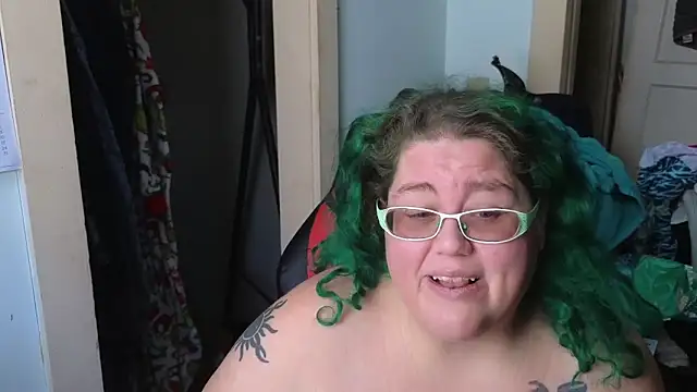 Snapshot of EmberCum chatting on December 15, 2025, 3:40 pm EmberCum online show from December 15, 2025, 3:40 pm