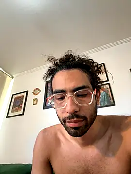 Snapshot of Redfloweer1 chatting on October 14, 2025, 2:39 pm Redfloweer1 online show from October 14, 2025, 2:39 pm