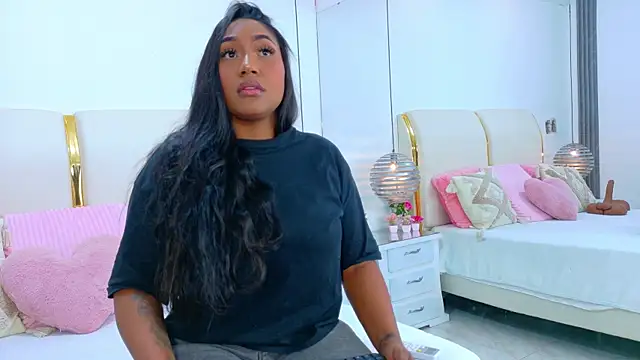 NaiomyLanes online show from April 20, 2026, 12:52 pm