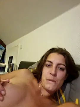 Snapshot of LoLa-69-X chatting on October 3, 2025, 10:22 pm LoLa-69-X online show from October 3, 2025, 10:22 pm