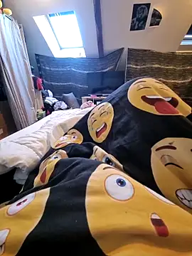 Snapshot of LoLa-69-X chatting on October 13, 2025, 8:27 am LoLa-69-X online show from October 13, 2025, 8:27 am