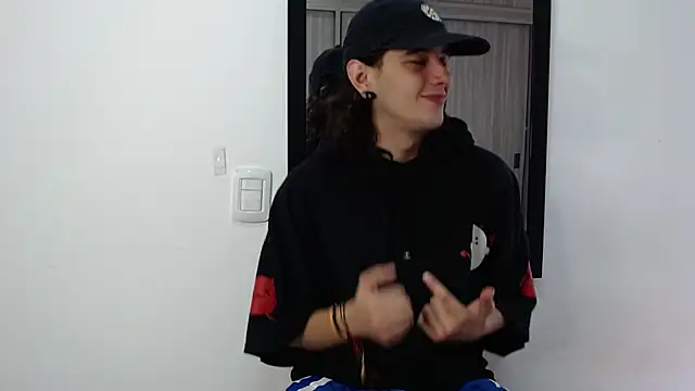 Snapshot of alex_connorr chatting on February 7, 2025, 4:14 pm alex connorr online show from February 7, 2025, 4:14 pm