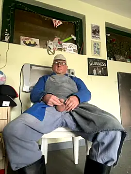 Snapshot of oldgayman chatting on October 28, 2025, 12:37 pm oldgayman online show from October 28, 2025, 12:37 pm