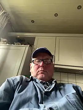 Snapshot of oldgayman chatting on October 23, 2025, 8:57 am oldgayman online show from October 23, 2025, 8:57 am