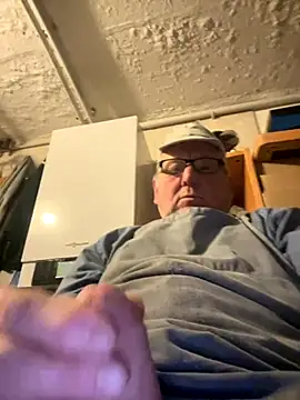 Snapshot of oldgayman chatting on October 25, 2025, 5:50 am oldgayman online show from October 25, 2025, 5:50 am